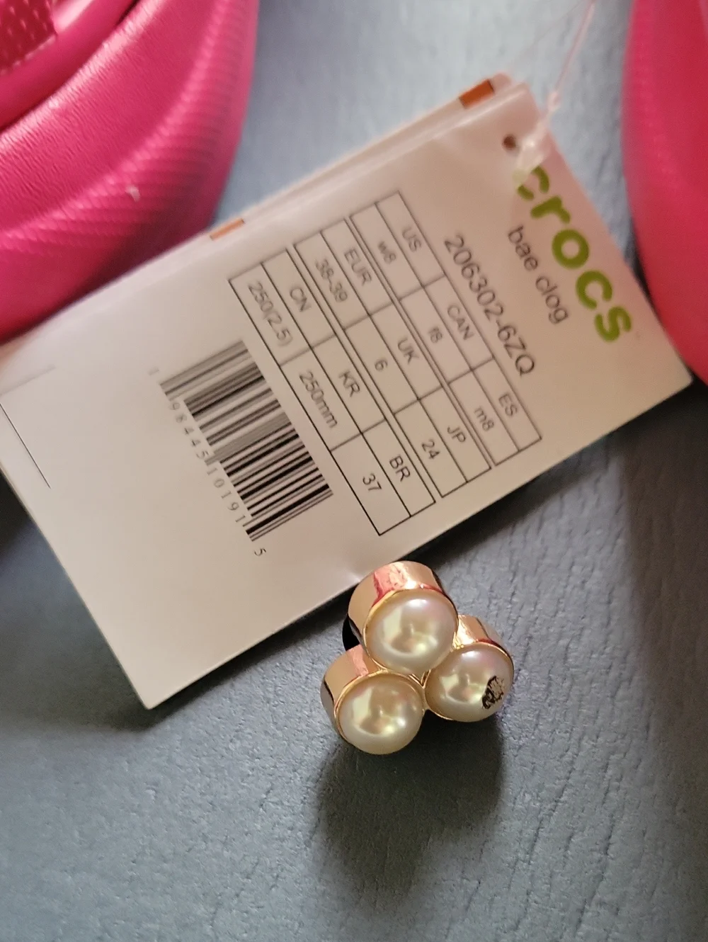 Crocs clásicos para mujer con plataforma en color rosa vibrante. Totalmente Nuev